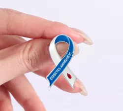 Spilla Diabetes Awareness Nastro blu e bianco